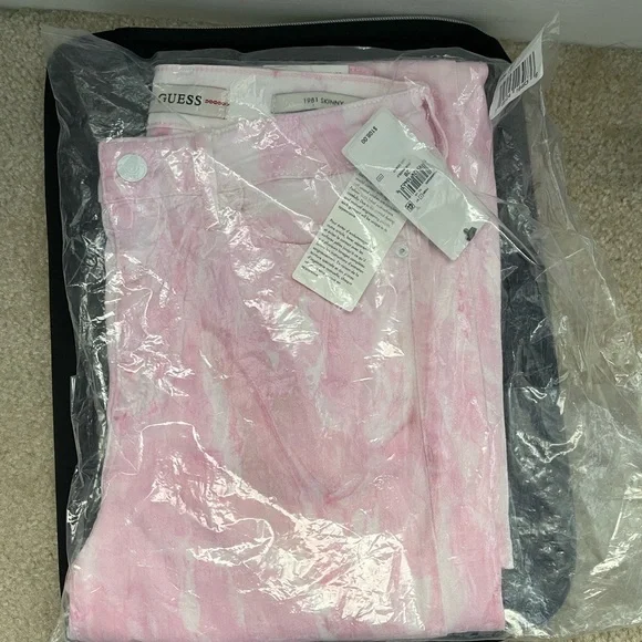 Guess 1981 Skinny pink white wash jeans. Brand New - Never worn -  in plastic - Picture 4 of 8